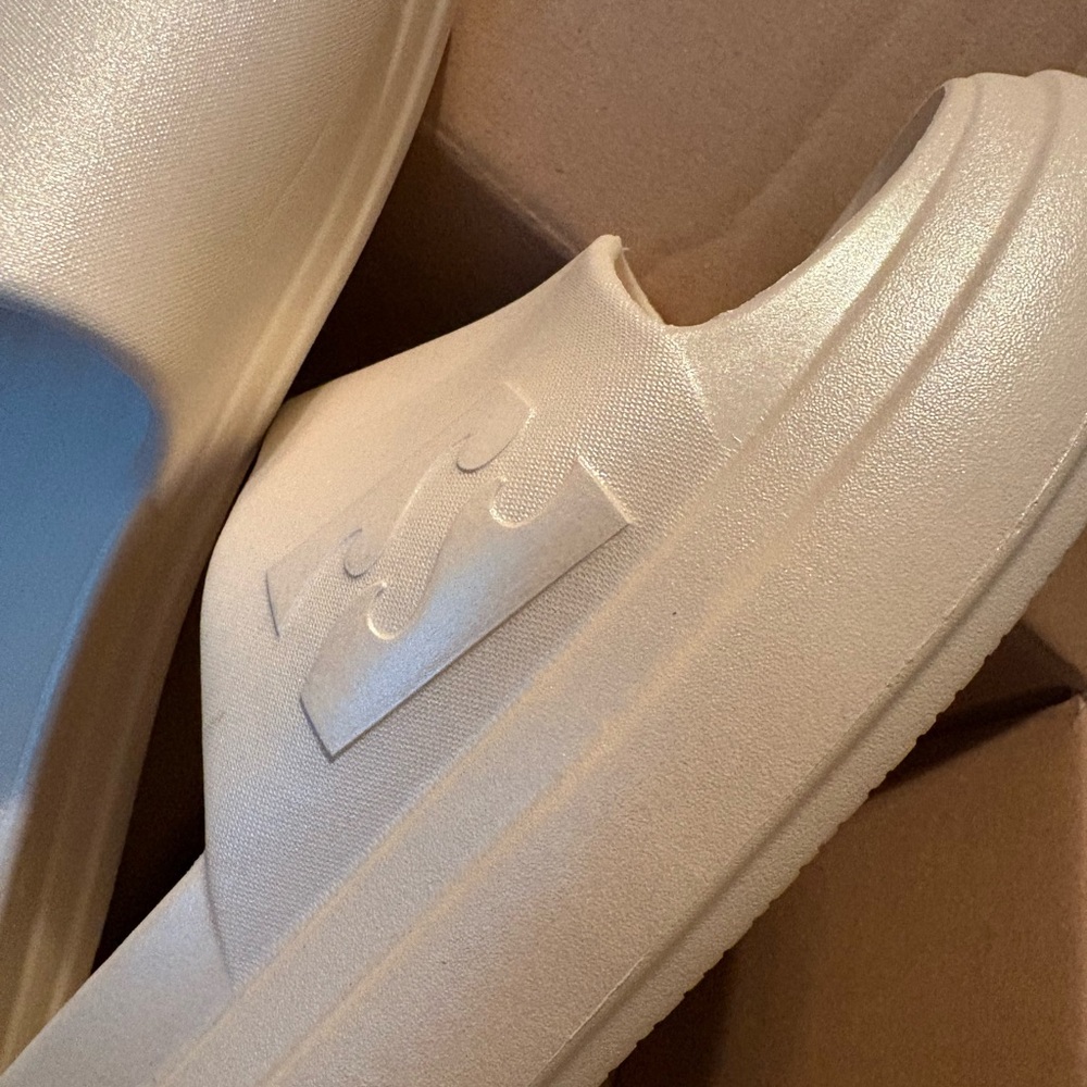 Billabong Women's 11 Cream Slide Sandals - Picture 3 of 5
